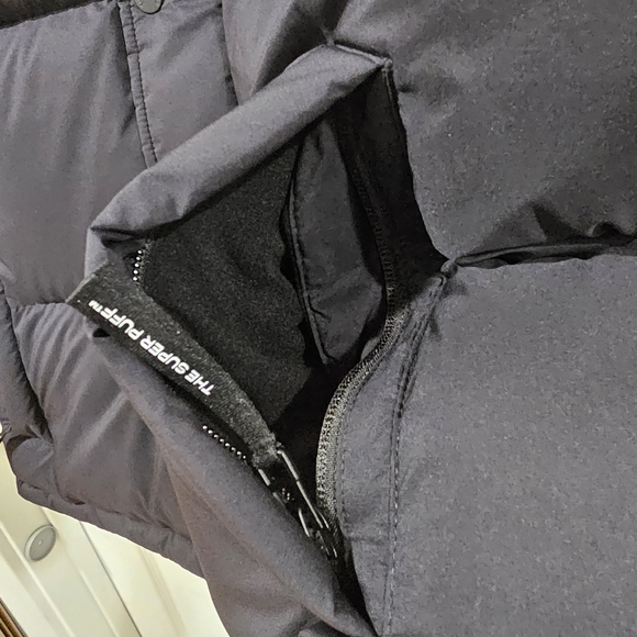 Aritzia The Super Puff Mens Vest - Picture 8 of 16